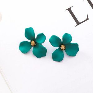 “Riya” Minimalist Cute Teal/Turquoise Gold Floral Stud Minimalist Cute Earrings